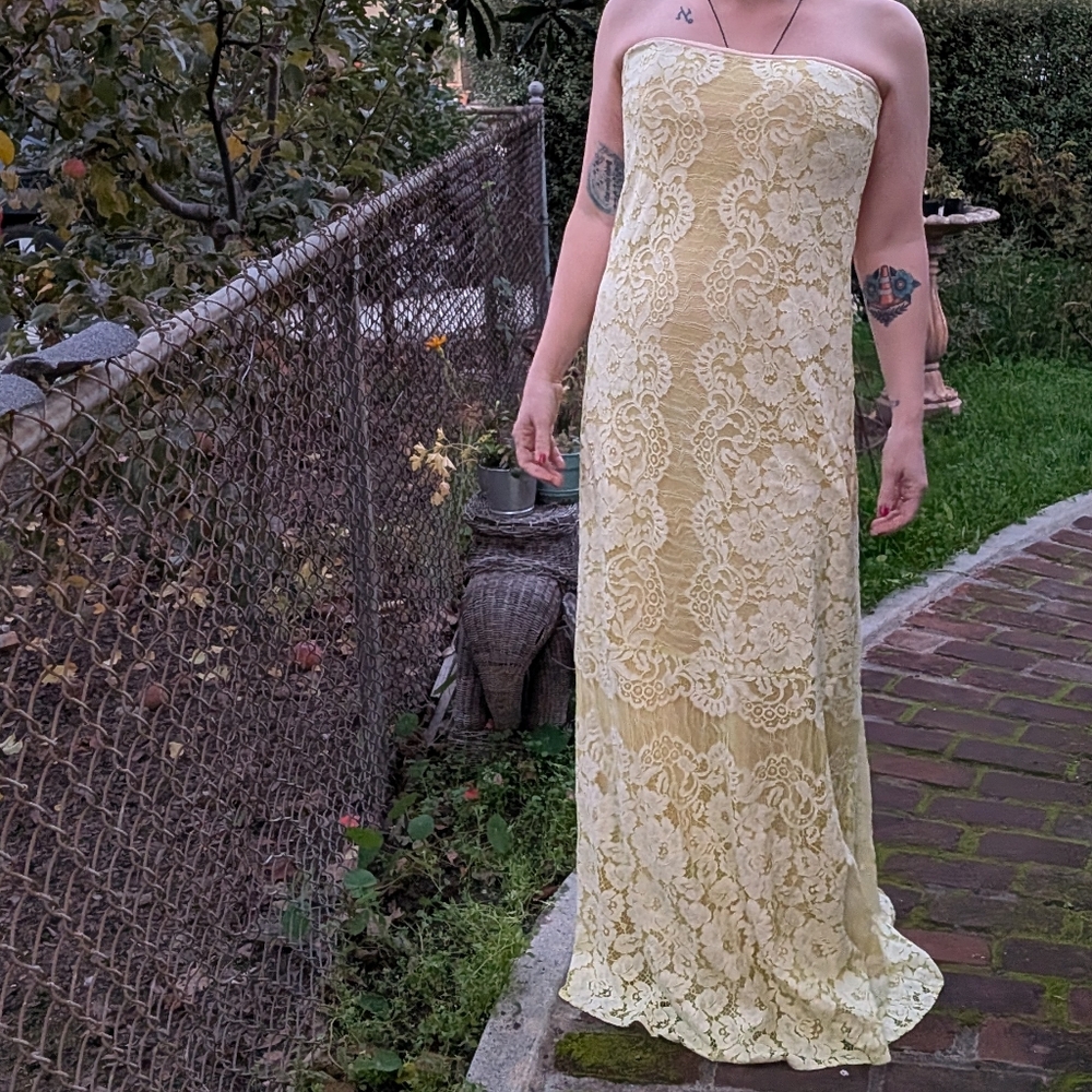 Yellow Lace Gown NWT Sz 8. Floor Length Formal, Wedding Couture Spring Designer